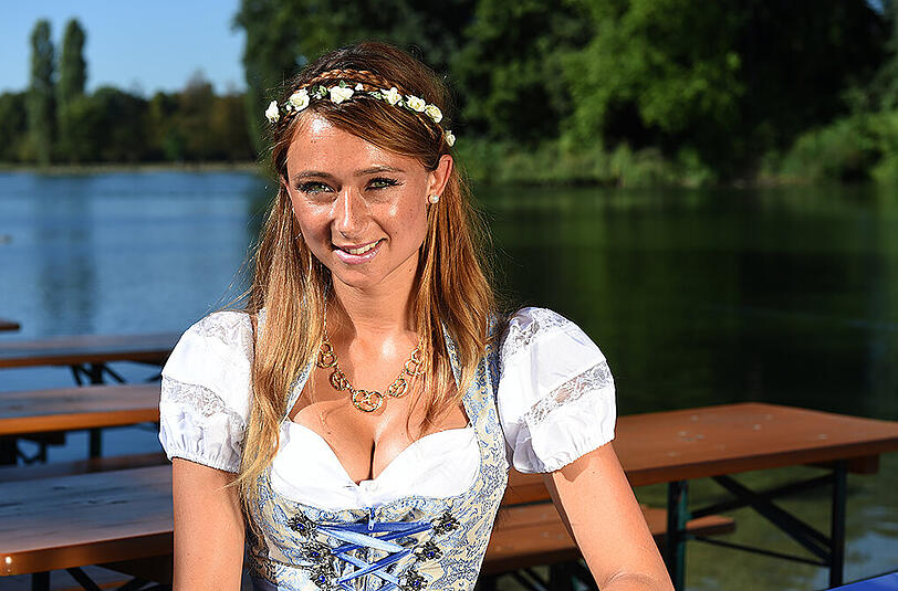 Fotoshooting im Englischen Garten: Das Wiesn-Playmate 2015 ist Jessica Kühne aus Günzburg.