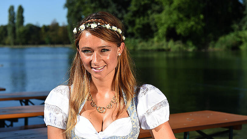 Fotoshooting im Englischen Garten: Das Wiesn-Playmate 2015 ist Jessica Kühne aus Günzburg. Fotoshooting im Englischen Garten: Das Wiesn-Playmate 2015 ist Jessica Kühne aus Günzburg.