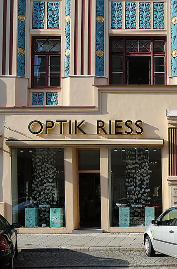 Dieses Jugendstilhaus in der Ainmillerstraße &ndash; der Optiker ist hier seit jeher links beheimatet &ndash; kennt in München wirklich jeder.