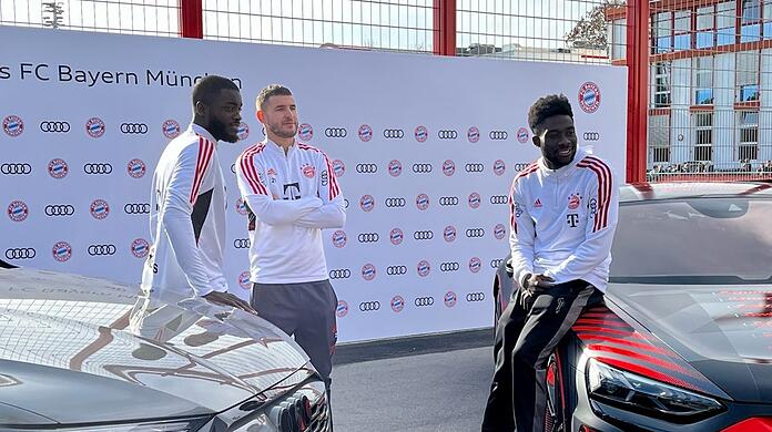 Bayern-Trio (v.l.): Upamecano, Hernández, Davies.