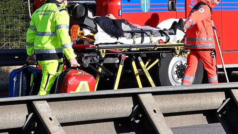 Die beiden Brüder wurden nur leicht verletzt, aber vorsorglich in umliegende Krankenhäuser verbracht.