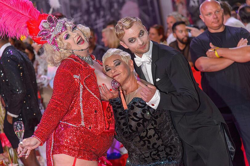 Jazz Gitti und Willi Gabalier suchen die Nähe eines Busenfräuleins