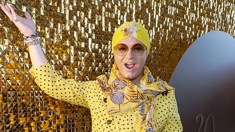 Julian F. M. Stoeckel f&uuml;hrt durch "Naked Attraction".