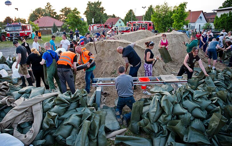 Bilder: Menschen in Nord- und Ostdeutschland kämpfen weiter gegen das Hochwasser