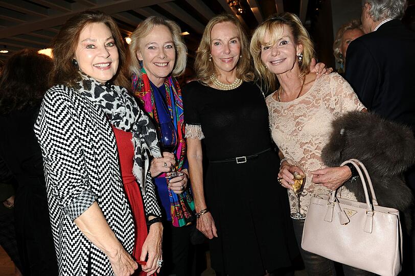 Sabina Nagel, Uschi zu Hohenlohe, Jane Seybold und Vanessa Marks beim mediterranen Abend der Schweizer Naturkosmetikmarke OLIVEDA im Bayerischen Hof.