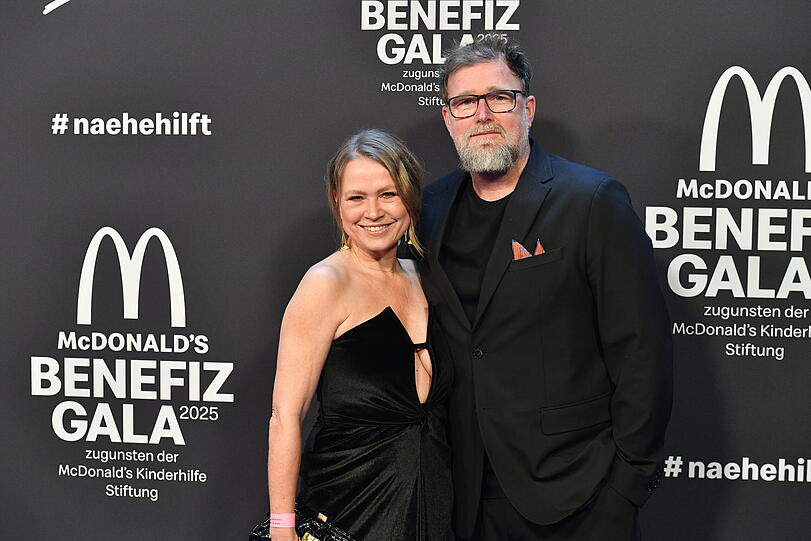 Nova Meierhenrich und Freund Brian Bojsen waren zusammen auf der Gala erschienen. Nova Meierhenrich und Freund Brian Bojsen waren zusammen auf der Gala erschienen.