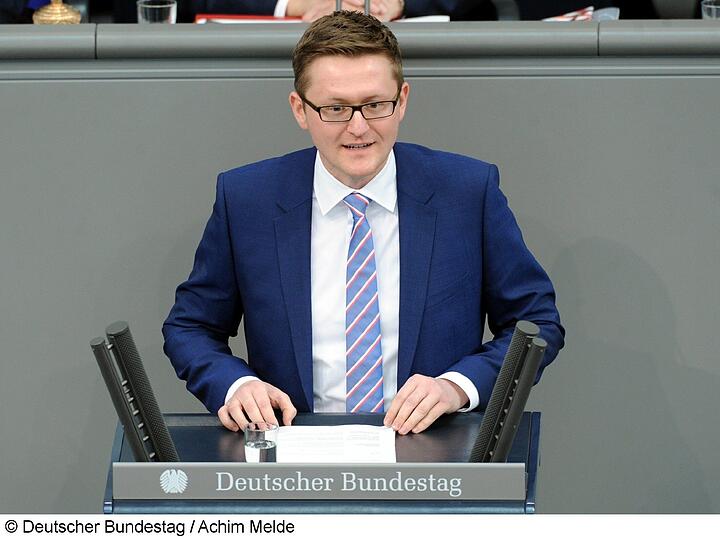 Zum ersten Mal am Rednerpult des Bundestags: Der neue Münchner Bundestagsabgeordnete Wolfgang Stefinger (CSU).