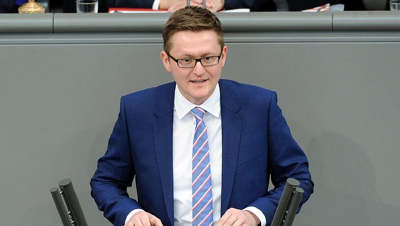 Zum ersten Mal am Rednerpult des Bundestags: Der neue Münchner Bundestagsabgeordnete Wolfgang Stefinger (CSU). Zum ersten Mal am Rednerpult des Bundestags: Der neue Münchner Bundestagsabgeordnete Wolfgang Stefinger (CSU).