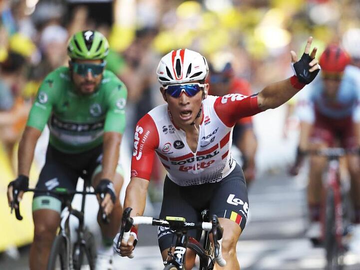 Caleb Ewan feiert seinen ersten Etappensieg bei einer Tour de France.
