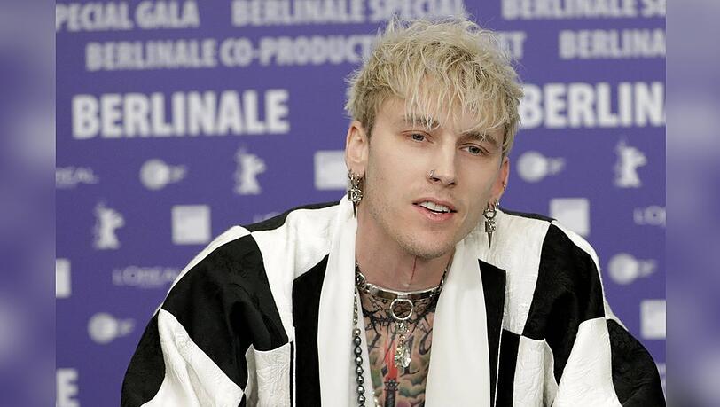 Machine Gun Kelly ist für seinen volltätowierten Körper bekannt.