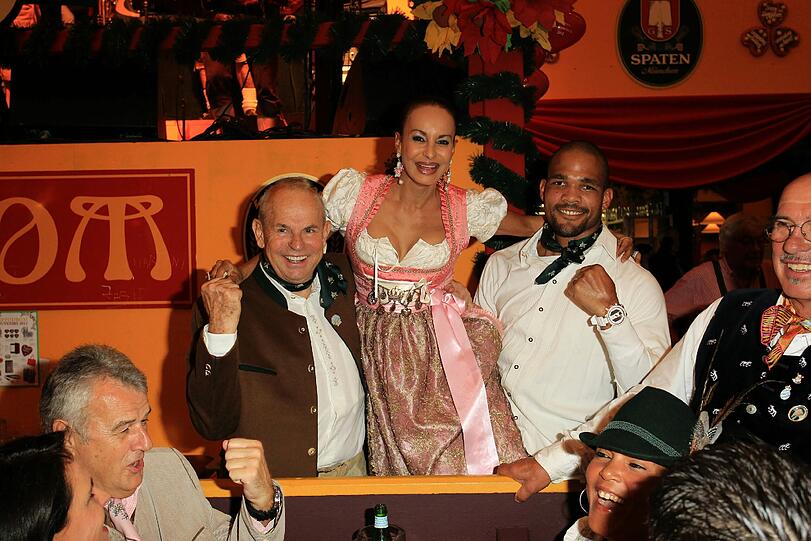 Wilfried Sauerland mit Ehefrau Jochi und Yoan Pablo Hernandez ("Boxen Team Sauerland").