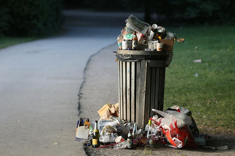 Mollhalde München: Im Englischen Garten gab's letztes Wochenende einen neuen Müll-Rekord.