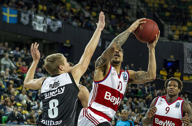 Bayerns Justin Cobbs steigt zum Korb