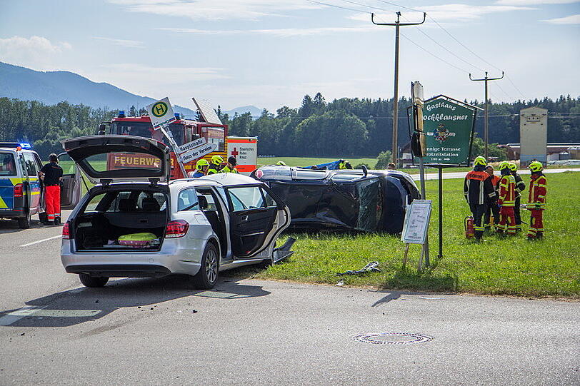 Bei einem Unfall an einer Kreuzung in Weildorf ist am Freitag eine Person schwer verletzt worden. Ein Mercedes-Fahrer hatte einen Skoda übersehen - es kam zum Zusammenstoß.