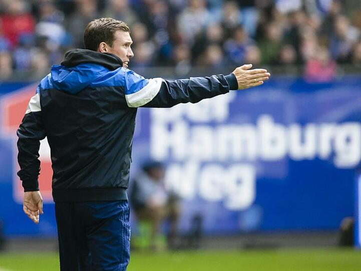 Hamburgs Trainer Hannes Wolf glaubt weiter an den Aufstieg.