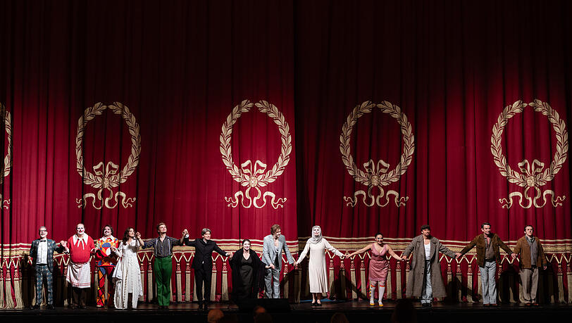 Schlussbeifall in der Premiere. Schlussbeifall in der Premiere.