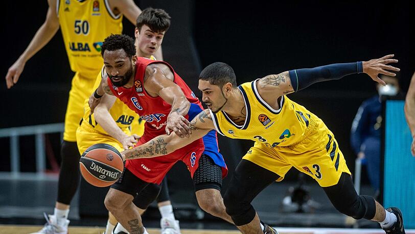 Noch mit Ex-Klub ZSKA Moskau im Duell mit Peyton Siva und Alba Berlin: Darrun Hilliard (l.).