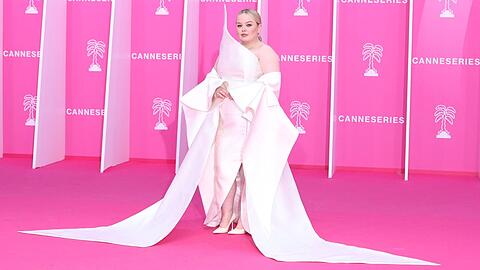 "Bridgerton"-Star Nicola Coughlan beim Canneseries-Festival in einem spektakulären Kleid.