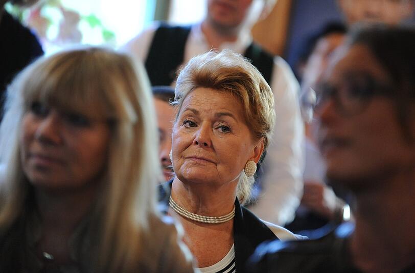 Gabriele Weishäupl, FDP-Landtagskandidatin, reagiert am 22.09.2013 bei der Wahlparty der FDP Bayern in München (Bayern) auf die ersten Hochrechnungen.