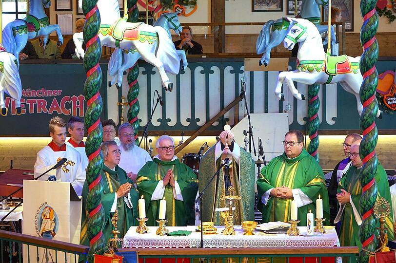 Wiesn-Gottesdienst am Donnerstag - die Bilder aus dem Marstall.