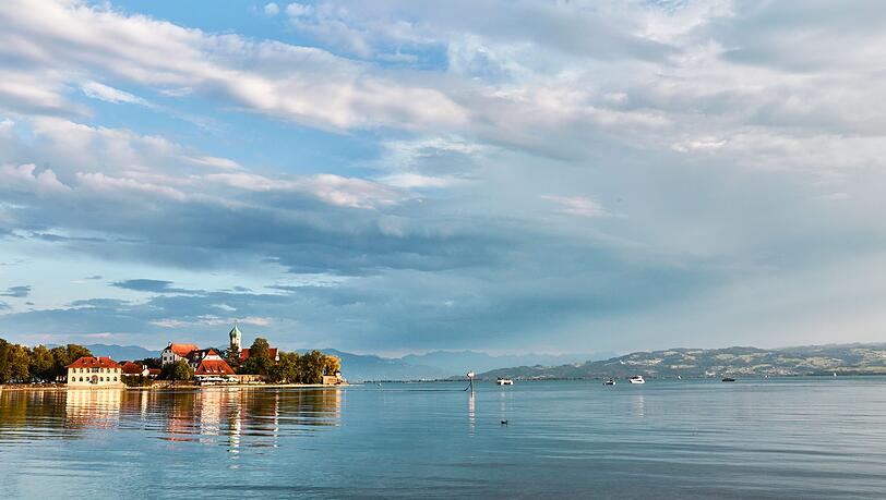 Schreib doch einfach: Die Halbinsel der Gemeinde Wasserburg am Bodensee. Schreib doch einfach: Die Halbinsel der Gemeinde Wasserburg am Bodensee.