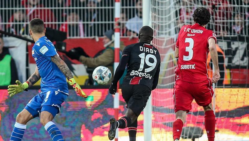Moussa Diaby (M) brachte Bayer Leverkusen mit seinem Tor zum 2:1 auf Kurs Auswärtssieg bei Union Berlin. Moussa Diaby (M) brachte Bayer Leverkusen mit seinem Tor zum 2:1 auf Kurs Auswärtssieg bei Union Berlin.