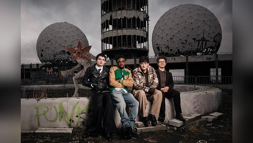 Finn Wolfhard, Caleb McLaughlin, Gaten Matarazzo und Noah Schnapp auf dem Teufelsberg in Berlin. Finn Wolfhard, Caleb McLaughlin, Gaten Matarazzo und Noah Schnapp auf dem Teufelsberg in Berlin.