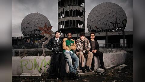 Finn Wolfhard, Caleb McLaughlin, Gaten Matarazzo und Noah Schnapp auf dem Teufelsberg in Berlin.
