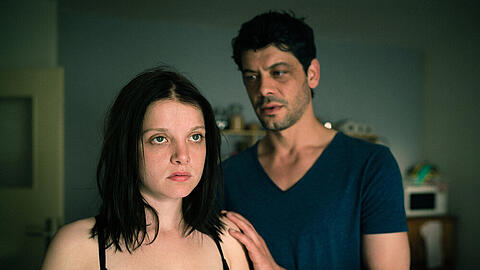 "Das Leben Danach": Als Antonia (Jella Haase) Sascha (Carlo Ljubek) als Lügner enttarnt, wird er zum Ziel ihrer destruktiv tobenden Energie.
