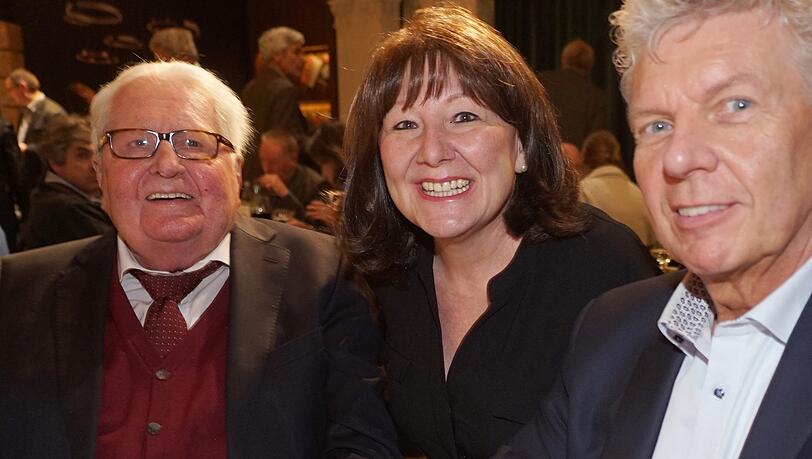 OB Dieter Reiter und seine Frau Petra mit Hans-Jochen Vogel. OB Dieter Reiter und seine Frau Petra mit Hans-Jochen Vogel.