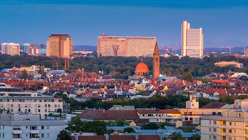 Insgesamt profitierten demnach 27.980 Beschäftigte der Stadt München von dem Bonus. (Archivbild)