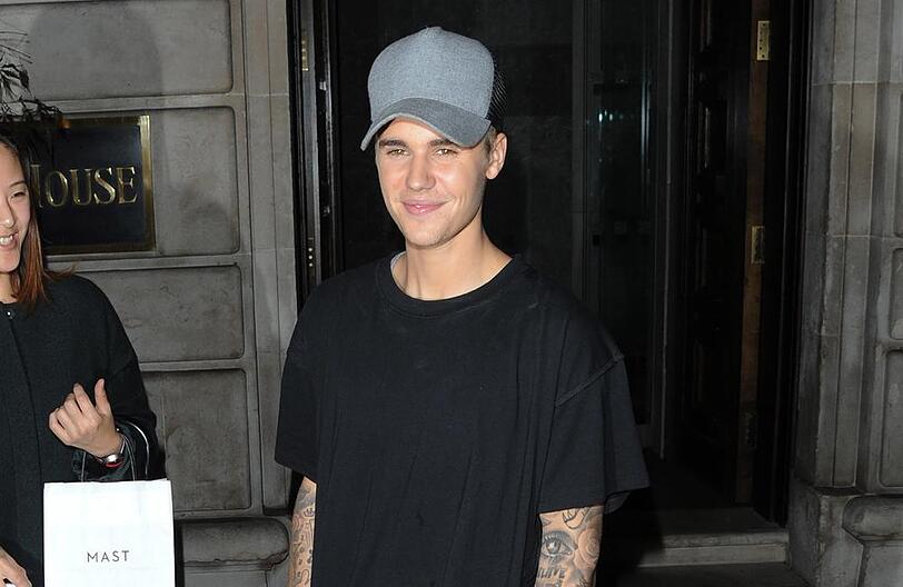 Justin Bieber lässt seinen Immobilienmakler nach einem Haus ohne Nachbarn suchen.