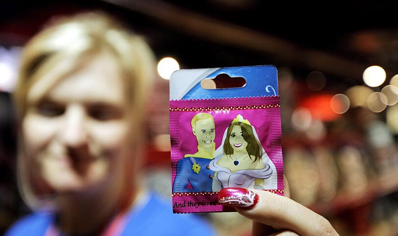 ..kann man auch Kondome mit William und Kate auf der Verpackung kaufen.