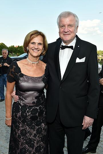 Am Samstag auf Schloss Nymphenburg: Ministerpräsident Horst Seehofer mit Frau Karin