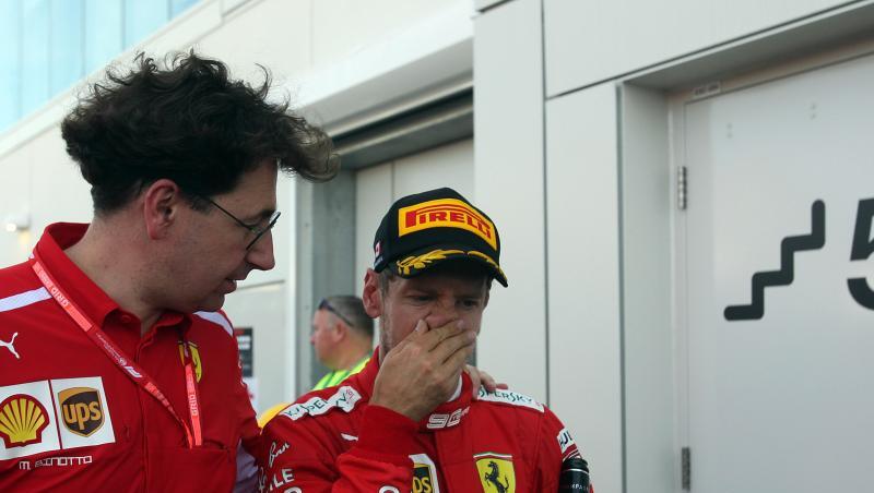 Stärkt Sebastian Vettel (r) den Rücken: Ferrari-Teamchef Mattia Binotto. Stärkt Sebastian Vettel (r) den Rücken: Ferrari-Teamchef Mattia Binotto.