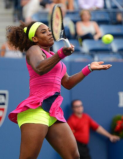 Serena Williams gewinnt gegen die Italienerin Sara Errani mit 6:1, 6:2 und zieht ins Finale der US Open in New York ein. Dort trifft sie auf Wiktoria Asarenka