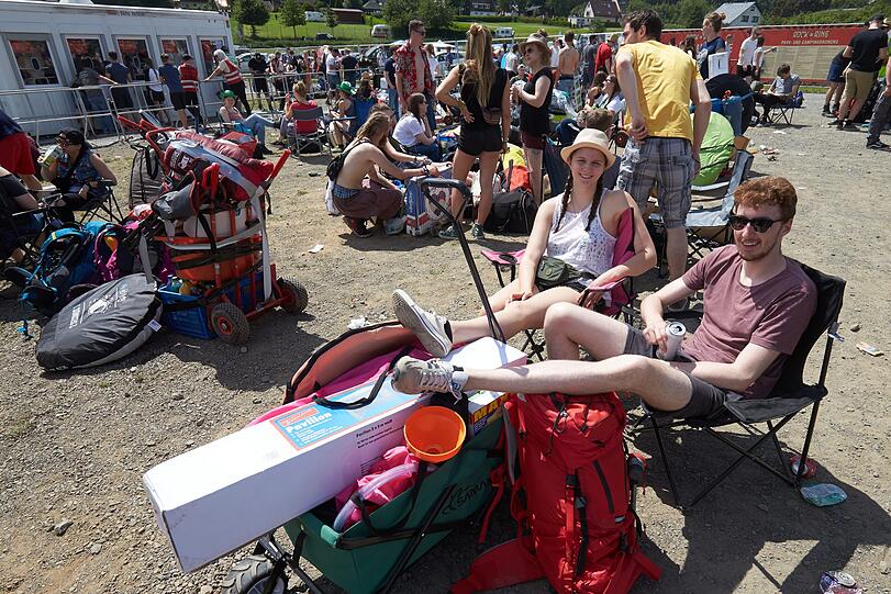Regenschauer verwüsten das Festival-Gelände von "Rock am Ring" am Donnerstag. Danach beruhigt sich die Wetterlage und die Party kann beginnen.