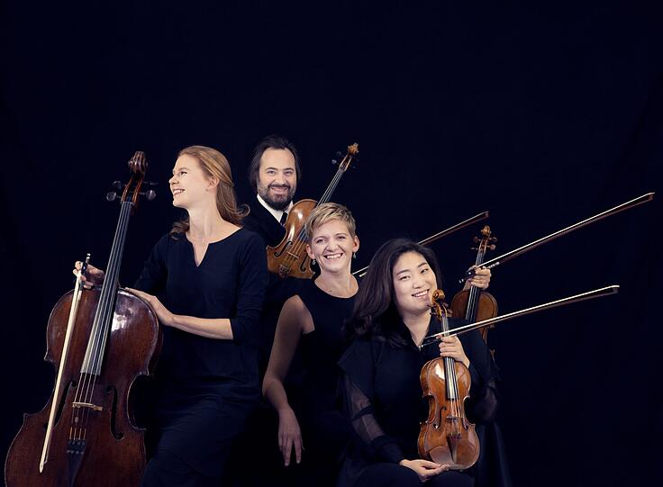 Die neue Cellistin Harriet Krijgh, Bratscher Gregor Sigl, Primaria Vineta Sareika und die neue zweite Geigerin Suyoen Kim (v. li.).