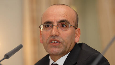 Der türkische Finanzminister Mehmet Simsek möchte mehr Wirtschaftshilfen für sein Land.