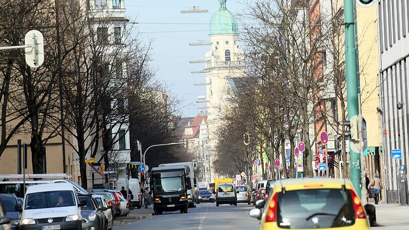 Viel Verkehr auf der Augustenstraße.