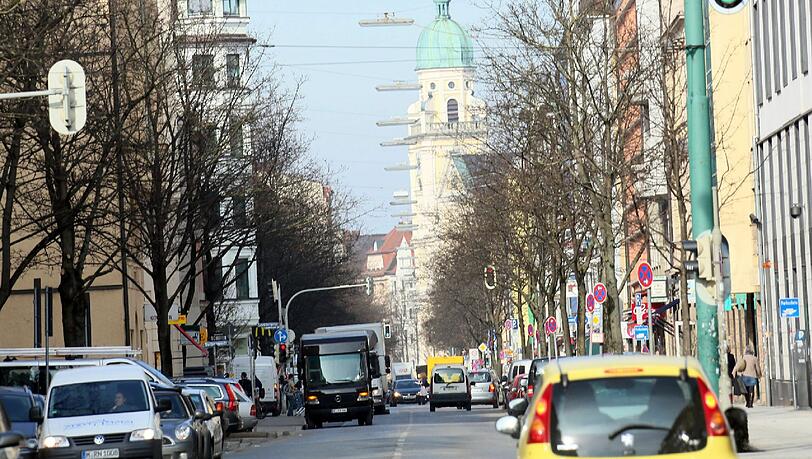 Viel Verkehr auf der Augustenstraße. Viel Verkehr auf der Augustenstraße.