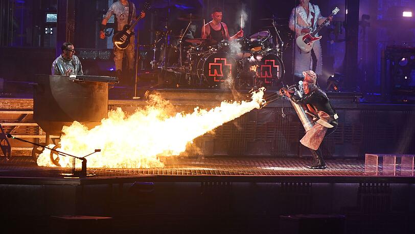 'Augenwischerei': SPD kritisiert 'Row Zero'-Verbot der Grünen bei Rammstein-Konzerten in München