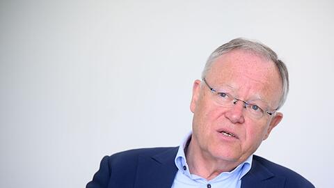 Niedersachsens Ministerpräsident Weil verweist auf eine Tarifregelung für den Standort Osnabrück.