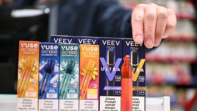 Sie sind bunt designt und haben Geschmacksrichtungen wie "Watermelon Ice" oder "Classic Mint": Einweg-E-Zigaretten von Philip Morris (Marke Veev) und British American Tobacco (Vuse). Sie sind bunt designt und haben Geschmacksrichtungen wie "Watermelon Ice" oder "Classic Mint": Einweg-E-Zigaretten von Philip Morris (Marke Veev) und British American Tobacco (Vuse).