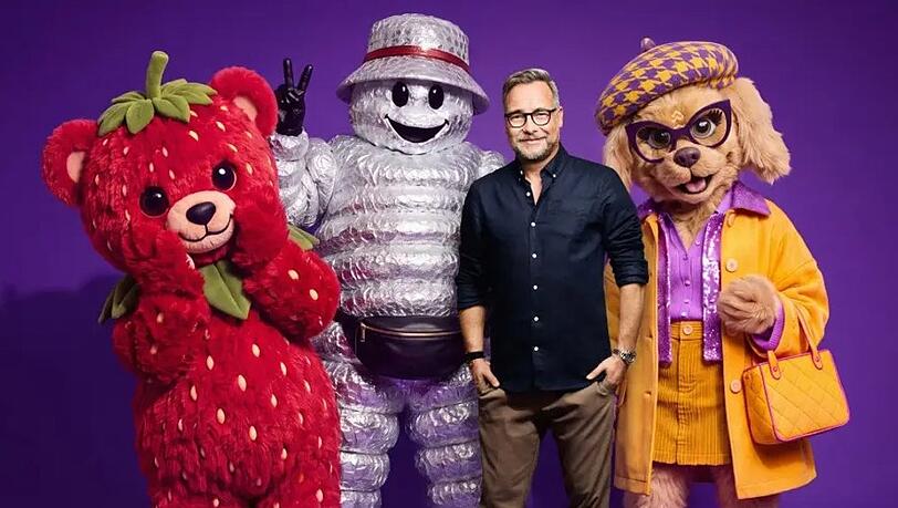 "The Masked Singer": Matthias Opdenh&ouml;vel moderiert die Show.