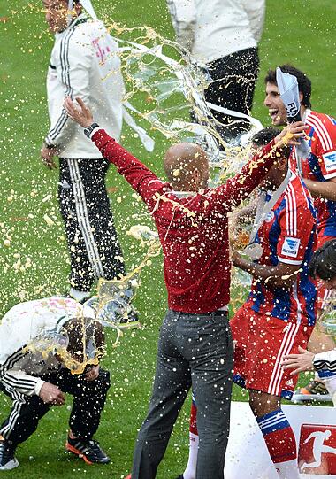 Seine erste Meisterschaft mit den Bayern: So ausgelassen feiert Pep. Die Bilder!