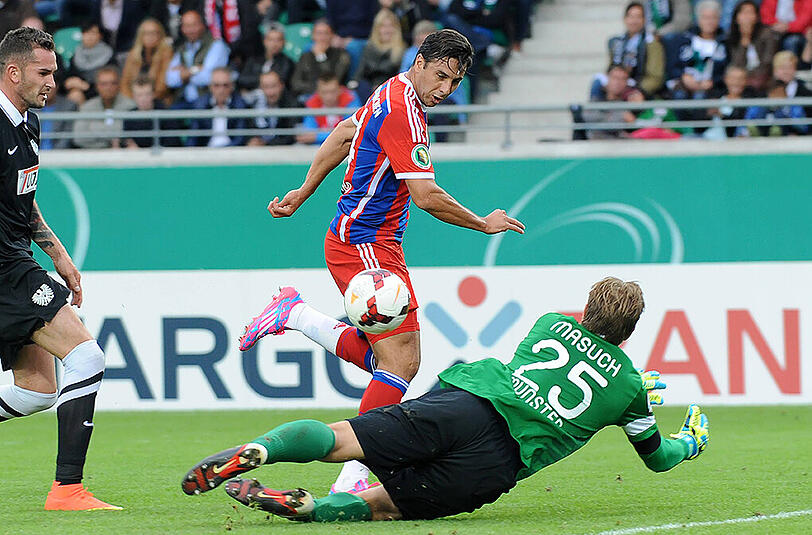 CLAUDIO PIZARRO, NOTE 2: Der Torjäger kam nach 57 Minuten für Shaqiri. Traf in der 73. Minute zum 4:0. Nichts verlernt in der Sommerpause, der Oldie-Torjäger.