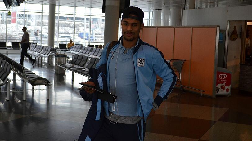 Rubin Okotie hat sich von seiner Erkältung erholt und soll sich im Trainingslager mit Sturmpartner Sascha Mölders einspielen.