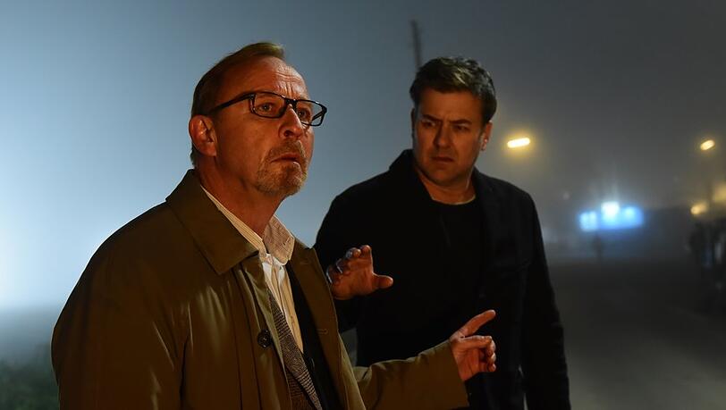 "München Mord: Dolce Vita": Ludwig Schaller (Alexander Held, l.) und Harald Neuhauser (Marcus Mittermeier) rekonstruieren den Tathergang.