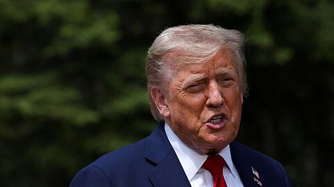 Die Ankündigung von Trumps Abreise kam völlig überraschend, und die genauen Umstände seiner Entscheidung blieben zunächst im Dunkeln.
